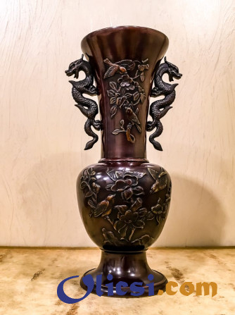 Продам бронзовую, антикварную, китайскую вазу.