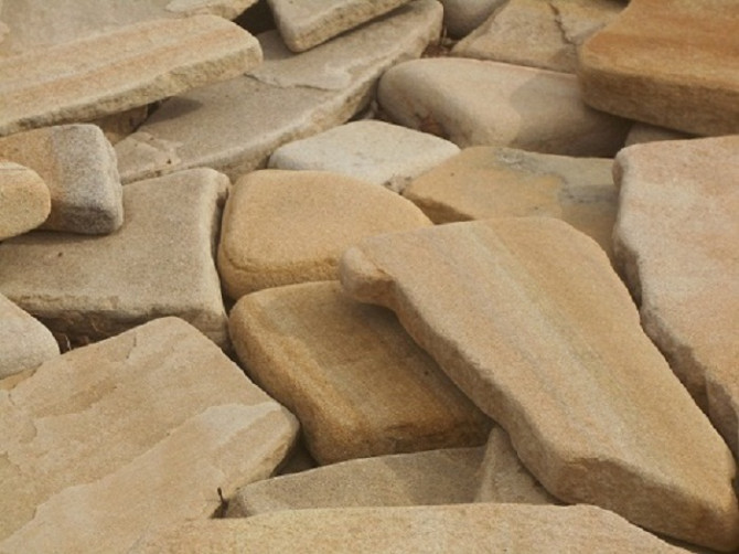 окатанный камень песчаник природный